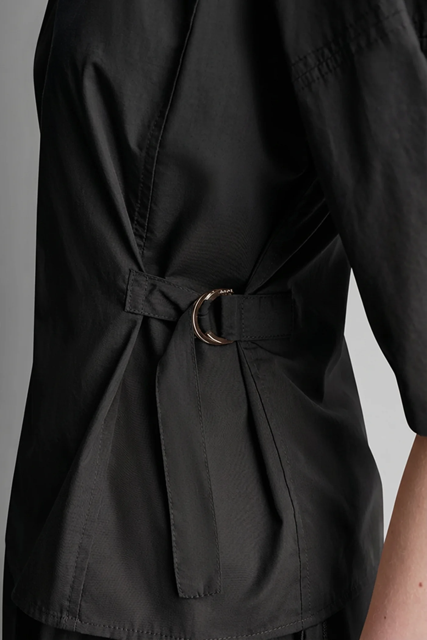 3/4 BARREL SLEEVE V-NECK TOP - Image 4