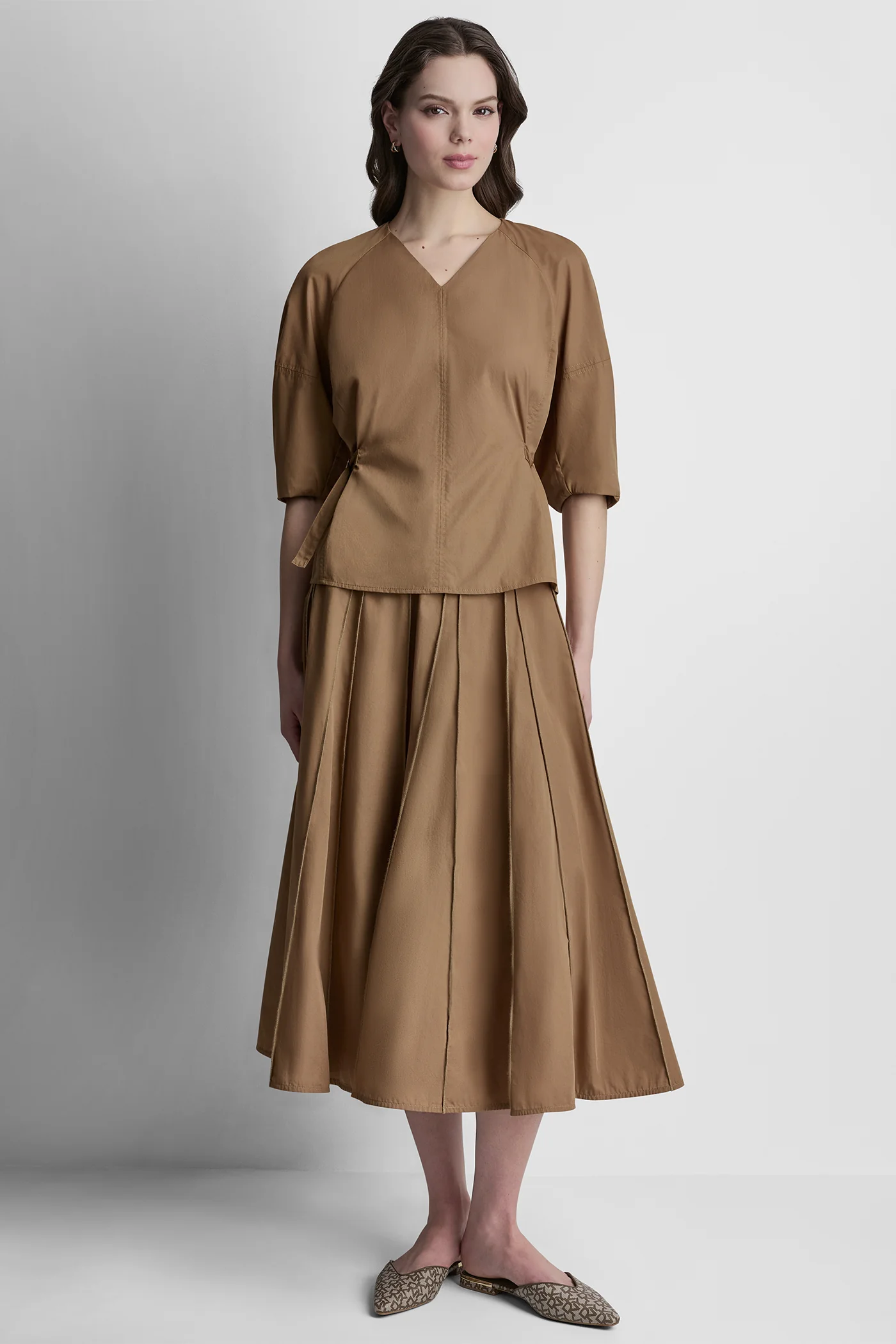 3/4 BARREL SLEEVE V-NECK TOP - Image 2