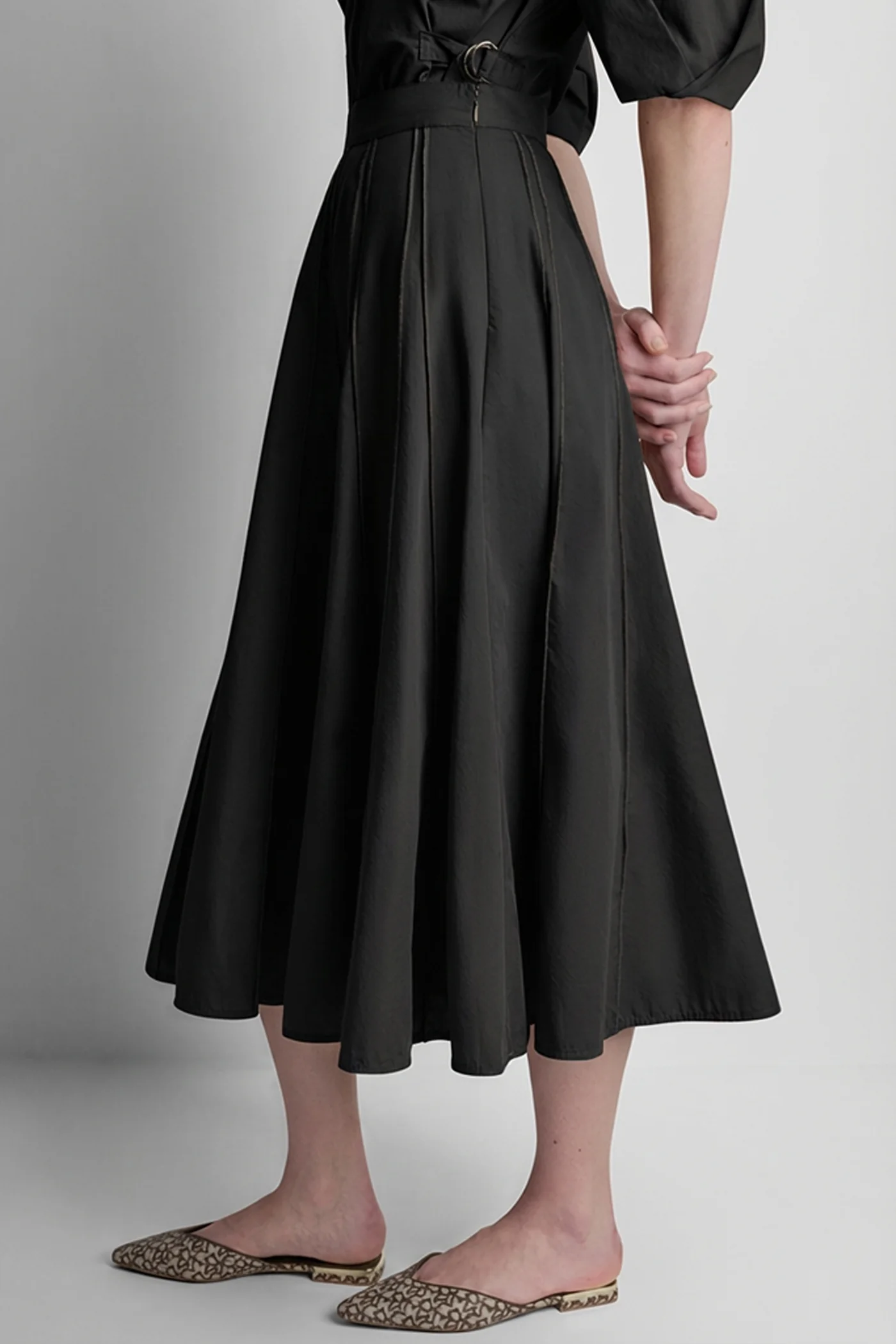 SEAMED PLEATED MIDI SKIRT - Image 4